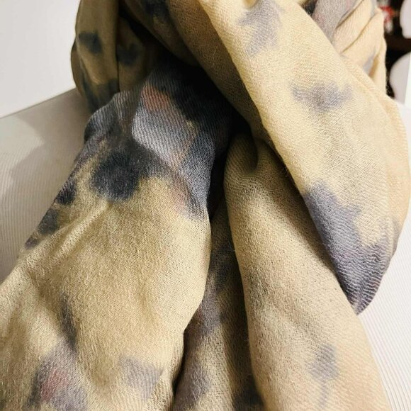 NWT Handmade Artistic Scarf by Sana – Soft Floral Mist Design - Picture 8 of 9